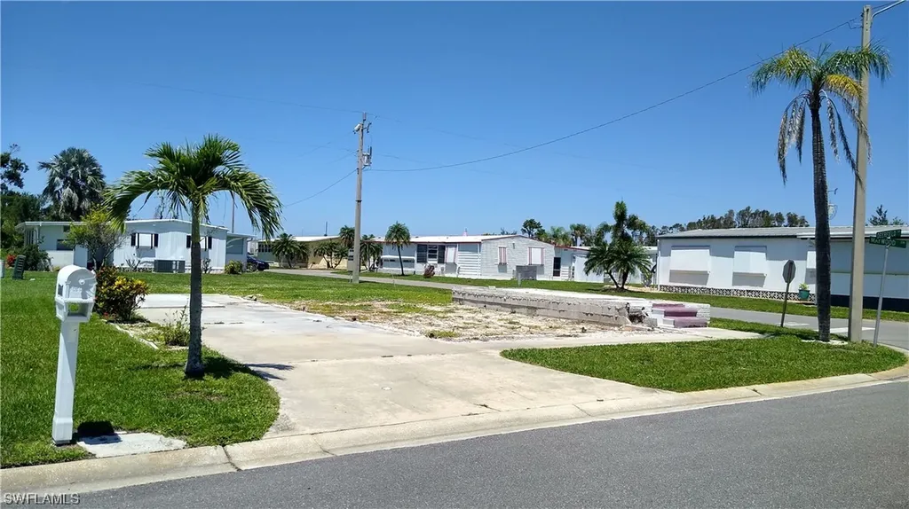 2771 Deerfield Drive North Fort Myers FL 33917