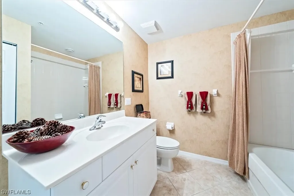 3981 Bishopwood Court E Naples FL 34114