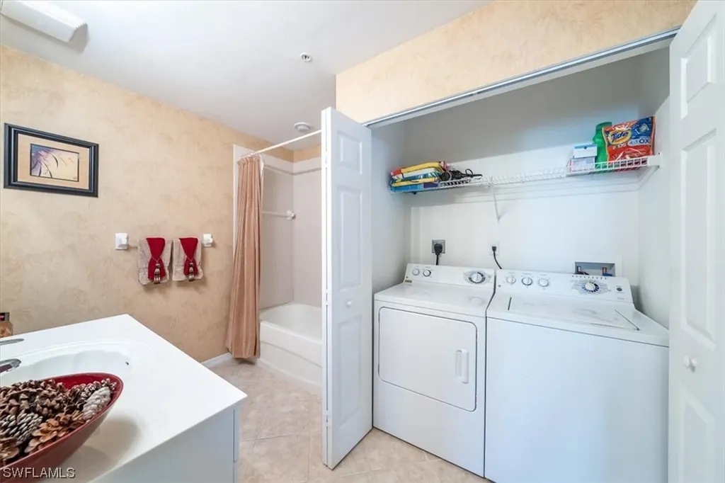 3981 Bishopwood Court E Naples FL 34114