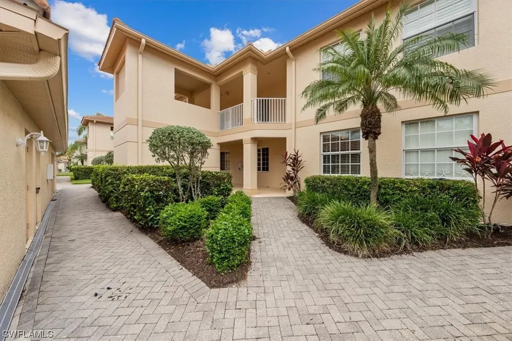 3981 Bishopwood Court E Naples FL 34114