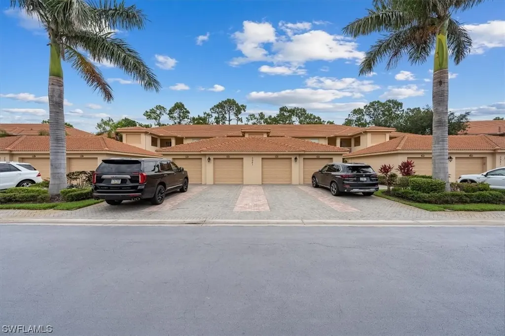 3981 Bishopwood Court E Naples FL 34114