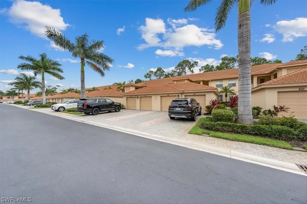 3981 Bishopwood Court E Naples FL 34114