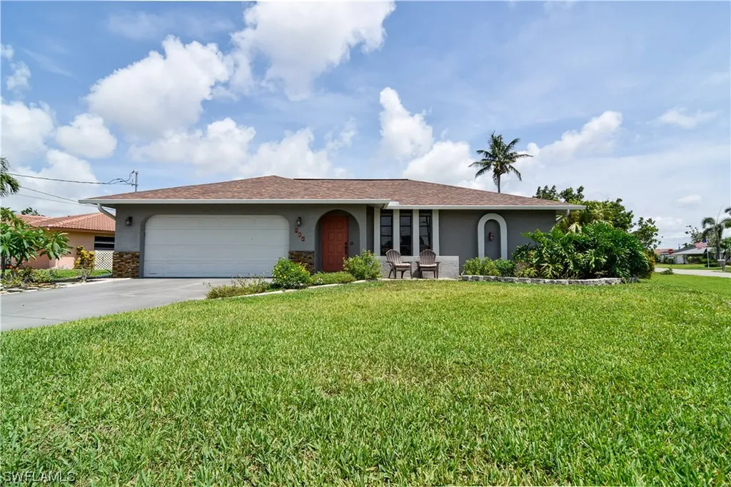 809 SE 32nd Terrace Cape Coral FL 33904
