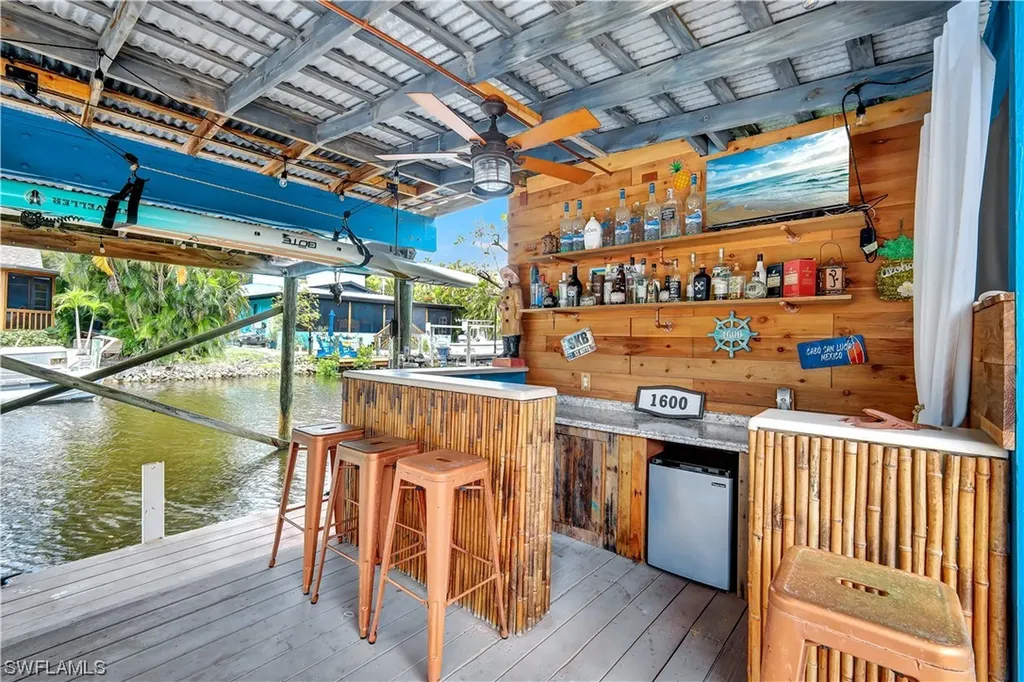 1600 Port Avenue Naples FL 34104