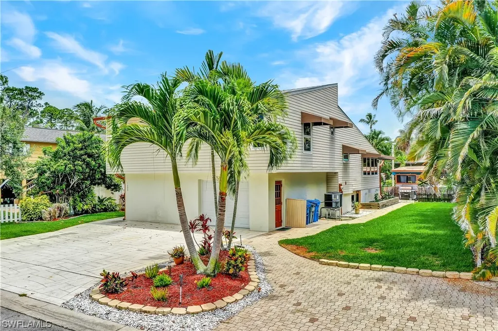 1600 Port Avenue Naples FL 34104