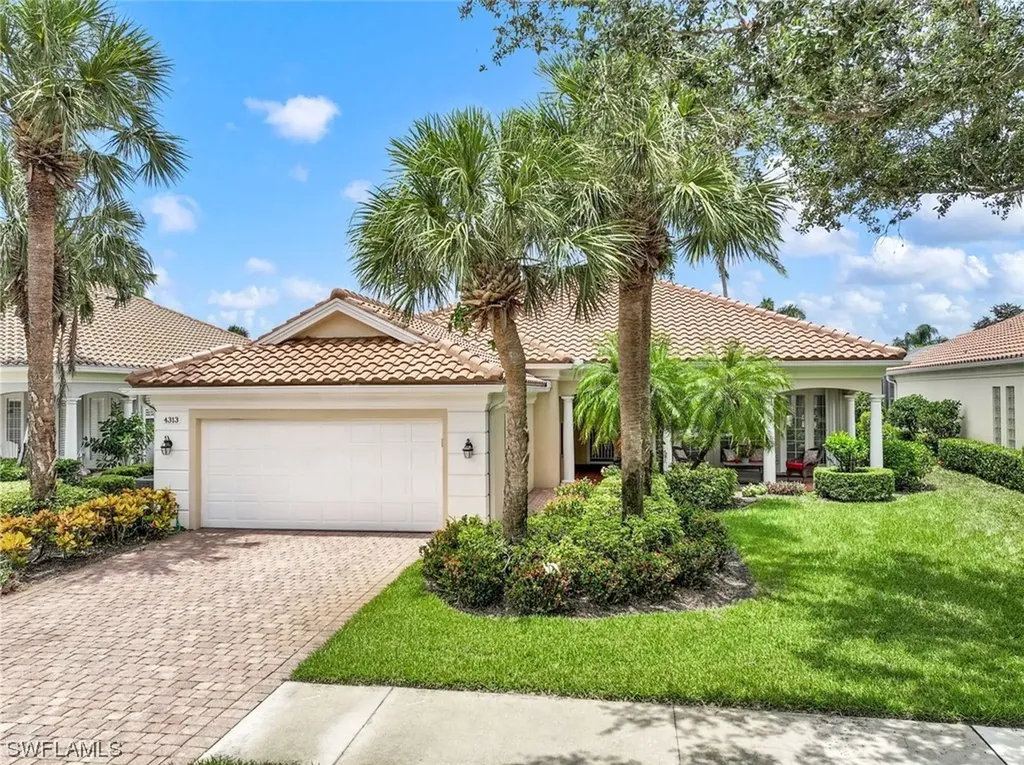 4313 Queen Elizabeth Way Naples FL 34119