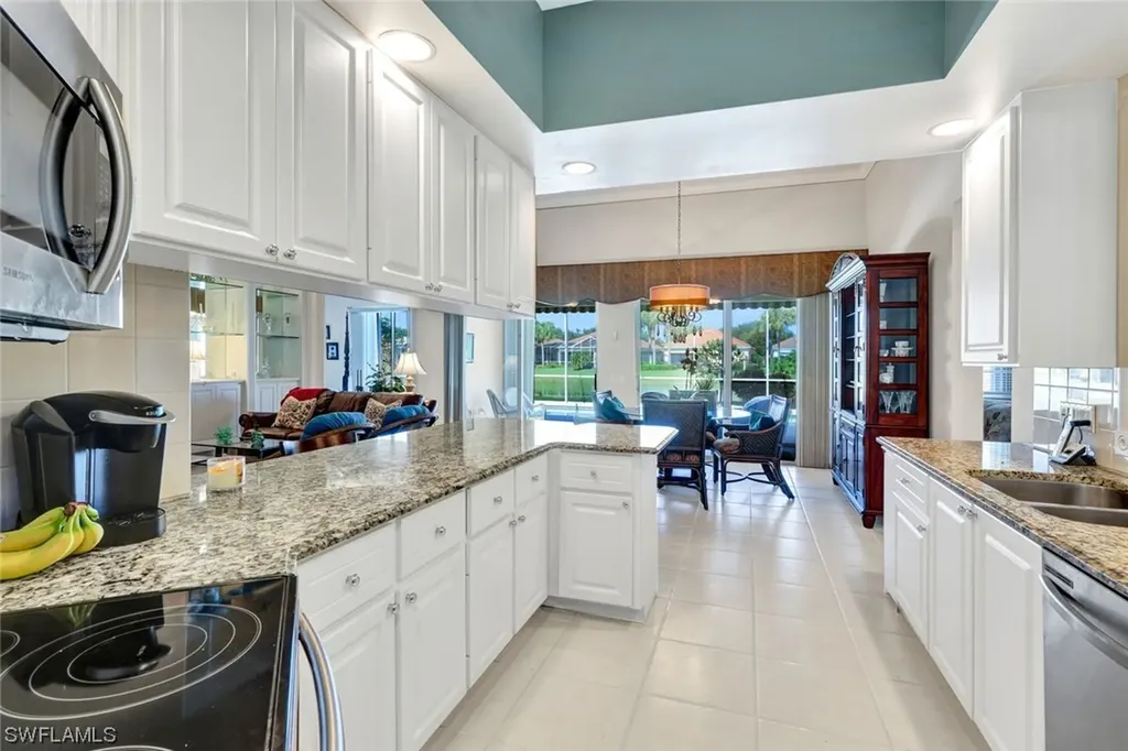 4313 Queen Elizabeth Way Naples FL 34119