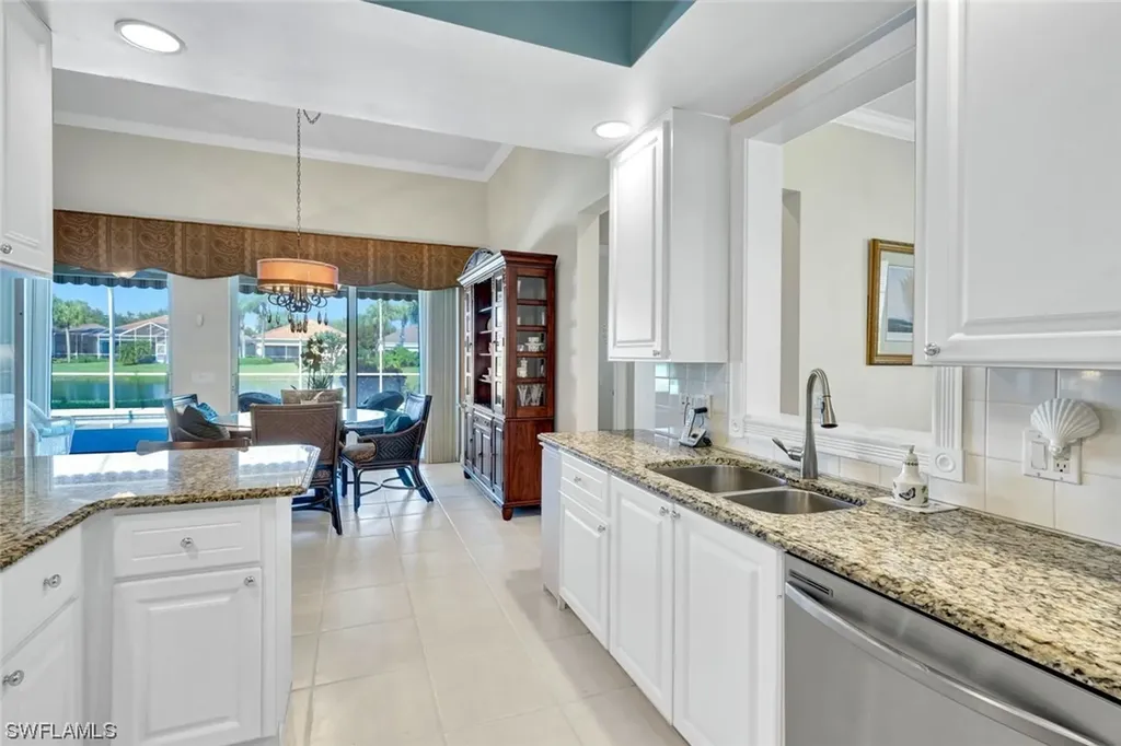 4313 Queen Elizabeth Way Naples FL 34119