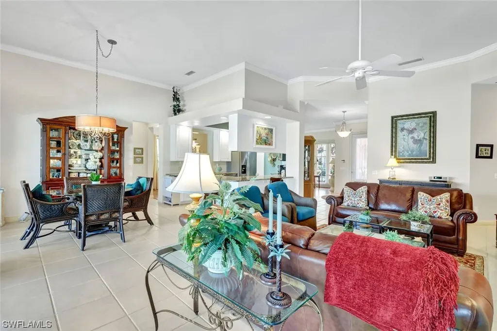 4313 Queen Elizabeth Way Naples FL 34119