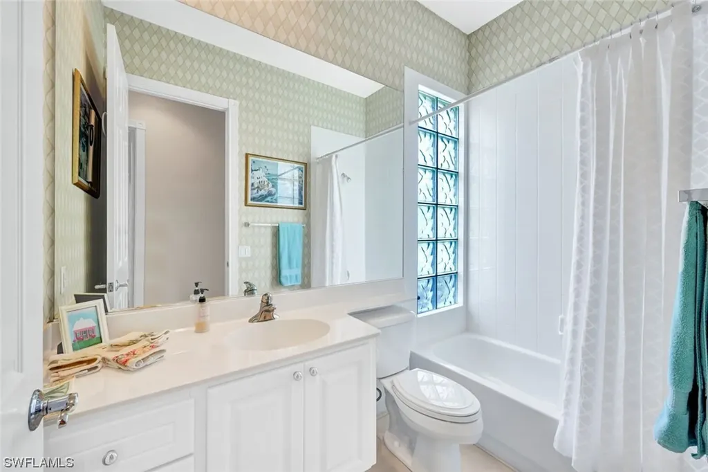 4313 Queen Elizabeth Way Naples FL 34119