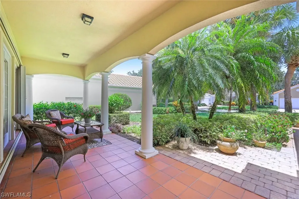 4313 Queen Elizabeth Way Naples FL 34119