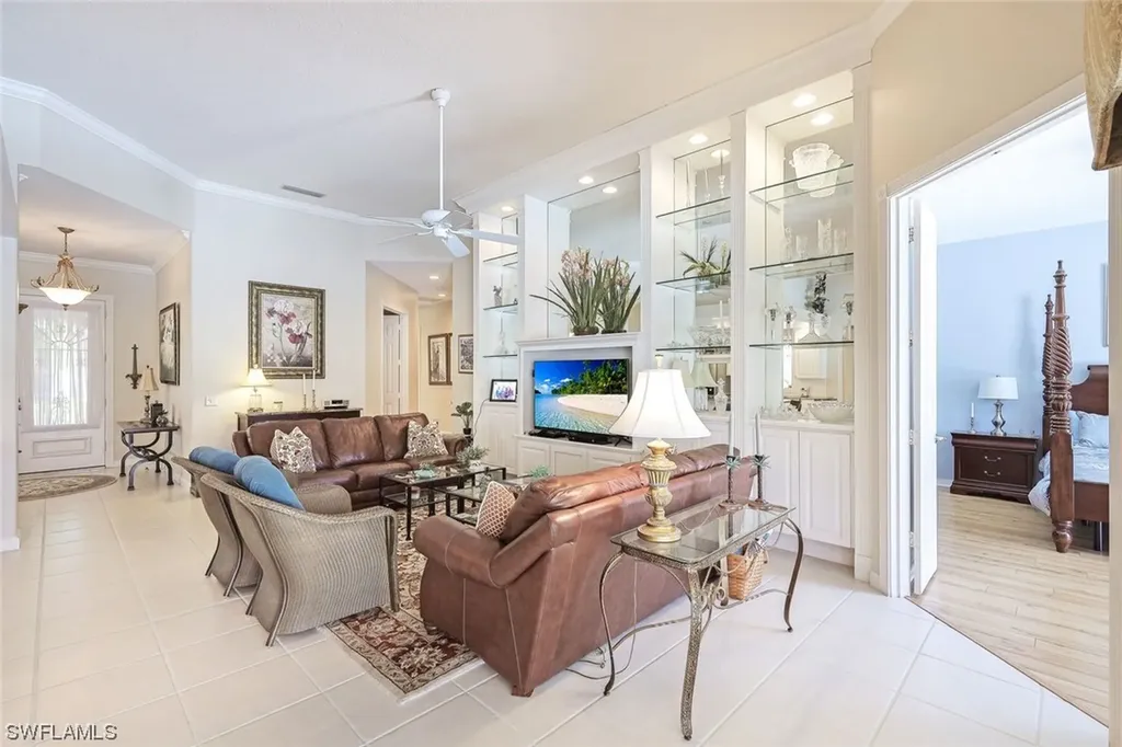 4313 Queen Elizabeth Way Naples FL 34119