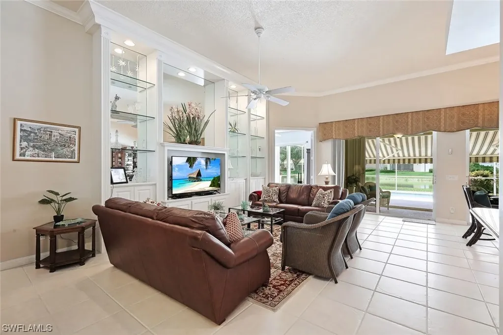 4313 Queen Elizabeth Way Naples FL 34119