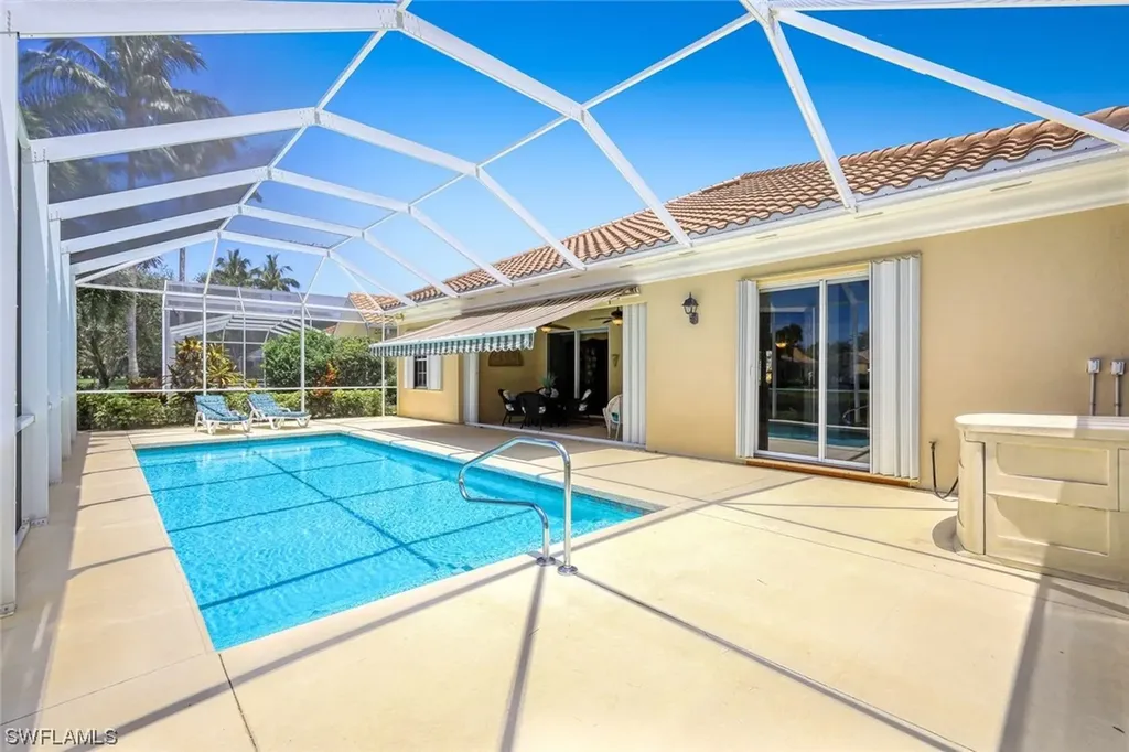 4313 Queen Elizabeth Way Naples FL 34119