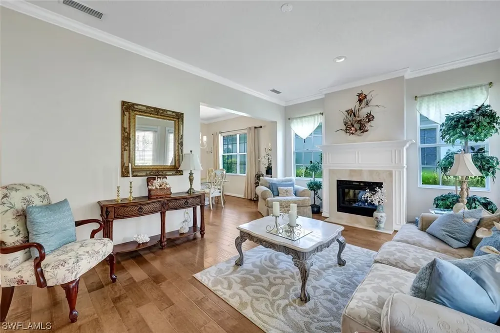 4313 Queen Elizabeth Way Naples FL 34119