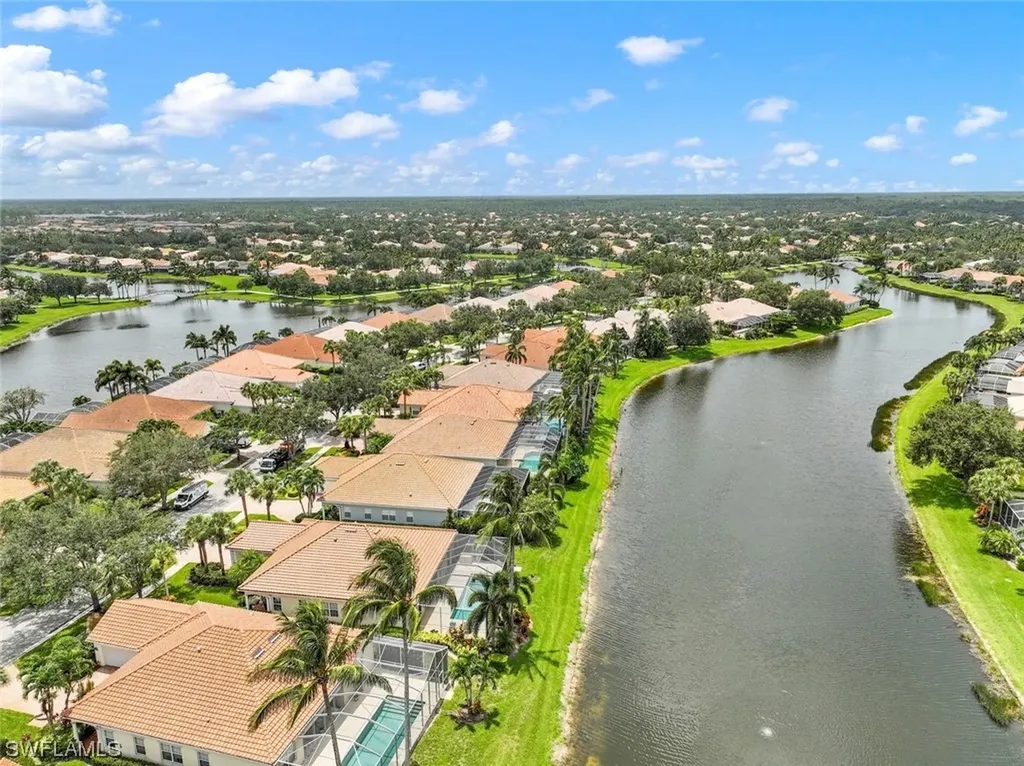 4313 Queen Elizabeth Way Naples FL 34119