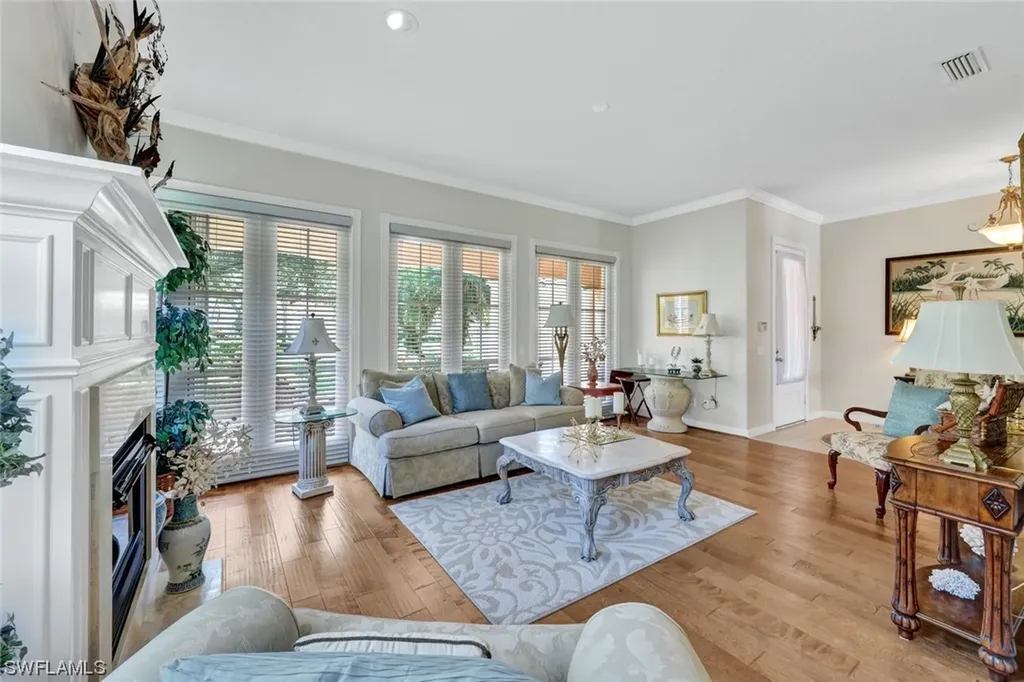 4313 Queen Elizabeth Way Naples FL 34119