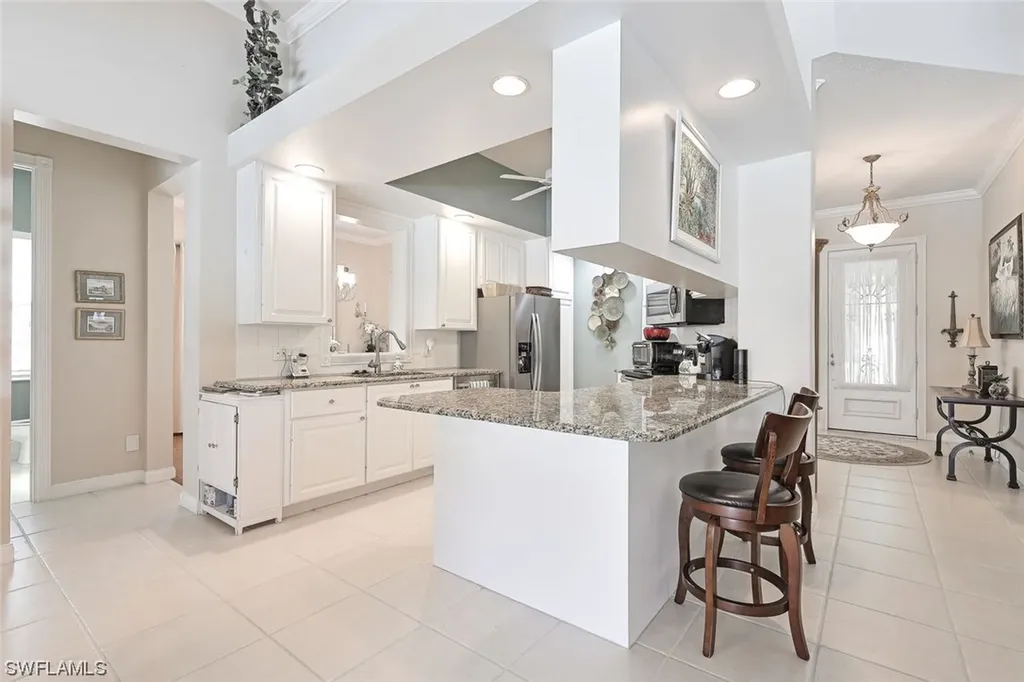 4313 Queen Elizabeth Way Naples FL 34119