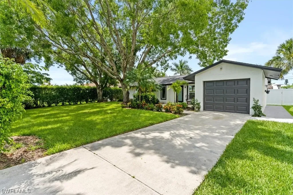 769 97th Avenue N Naples FL 34108