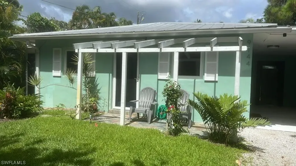 9144 7th Street N Naples FL 34108