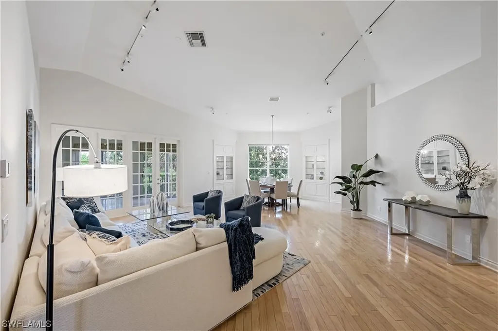 Naples FL, 171 Colonade Circle, Unit 1208