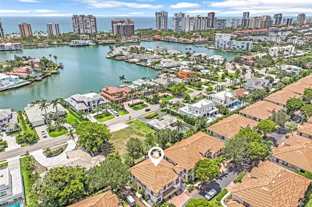 171 Colonade Circle Naples FL 34103