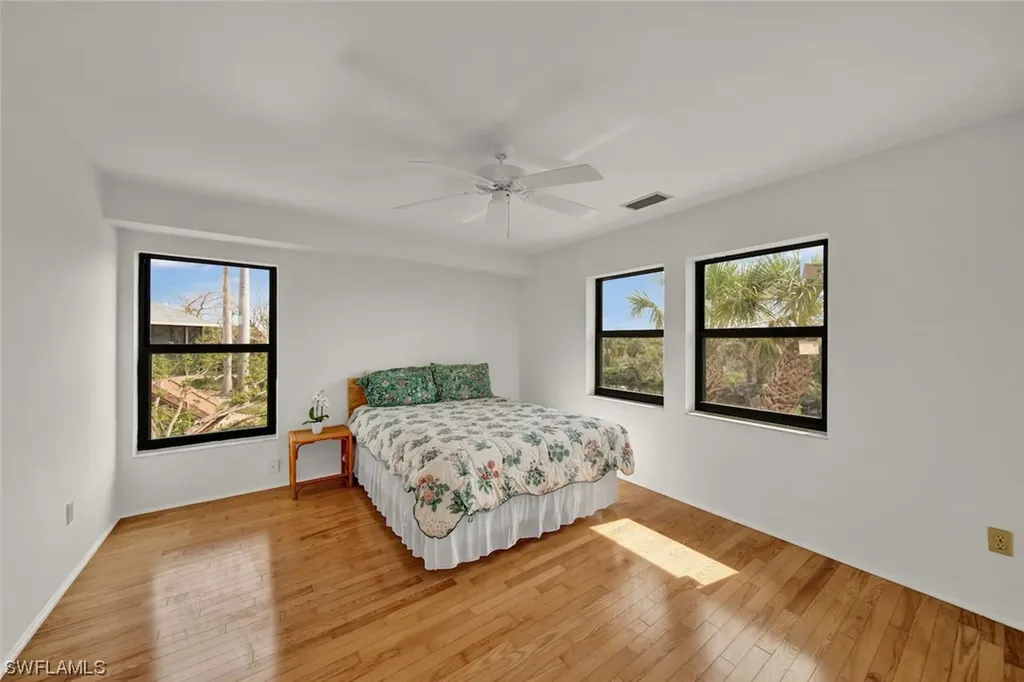 4263 Gulf Pines Drive Sanibel FL 33957