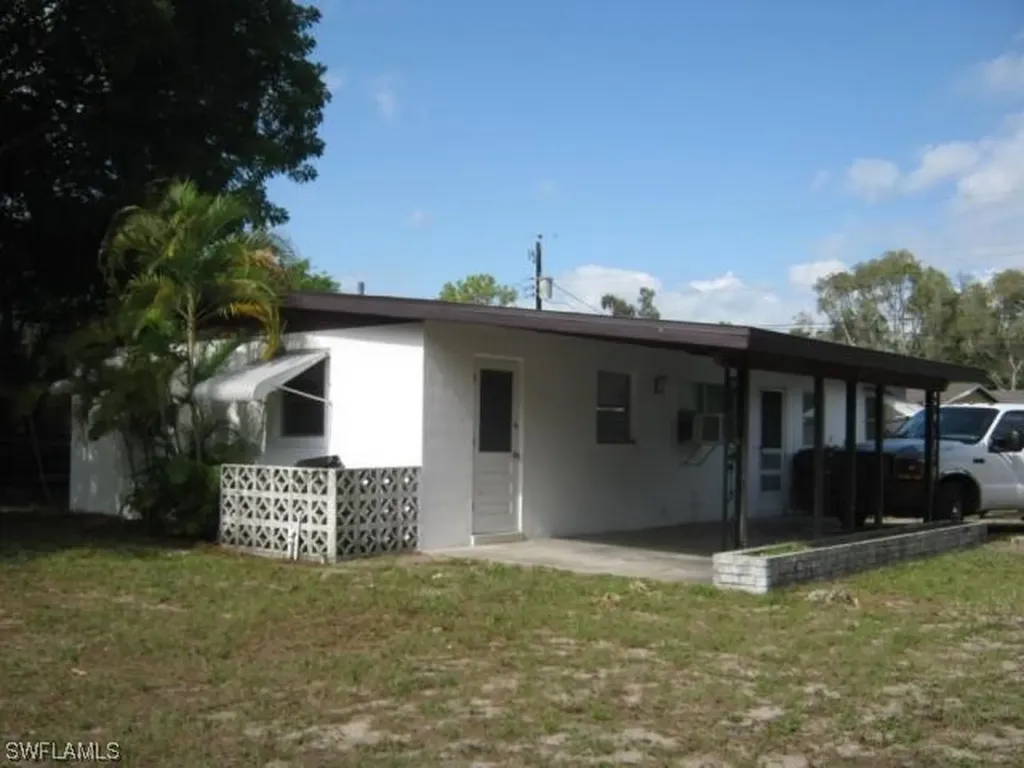 1742 Palm Drive Fort Myers FL 33907