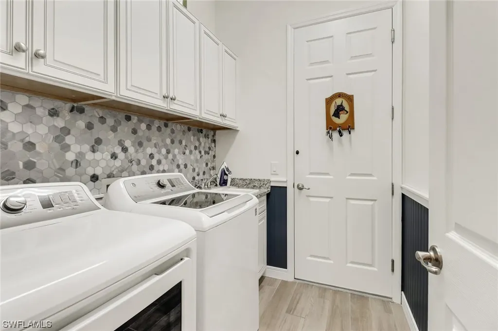2107 Antigua Lane Naples FL 34120