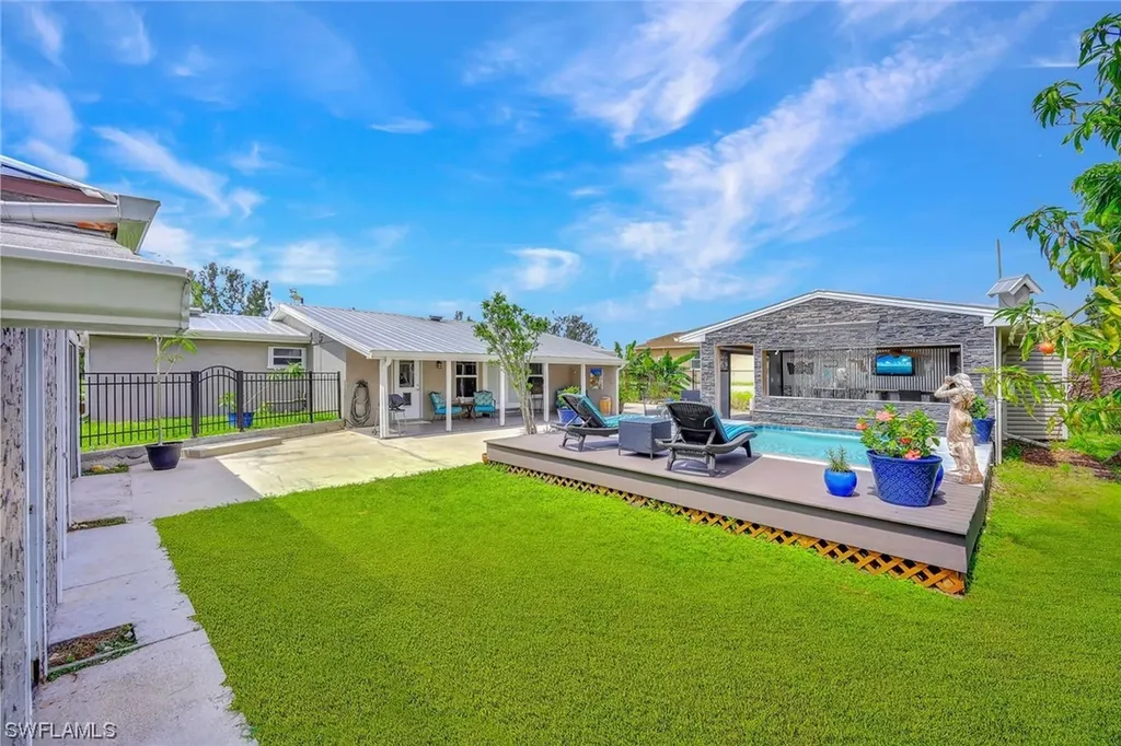 826 Whispering Pines Road Cape Coral FL 33993