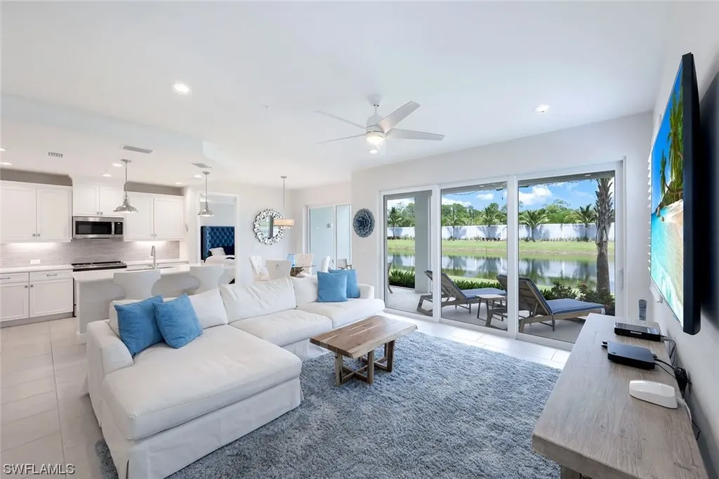 Naples FL, 2561 Seychelles Drive, Unit 304