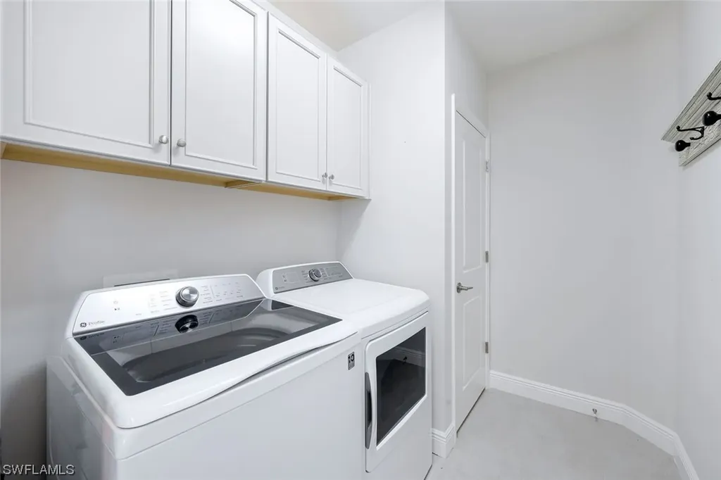 2561 Seychelles Drive Naples FL 34112