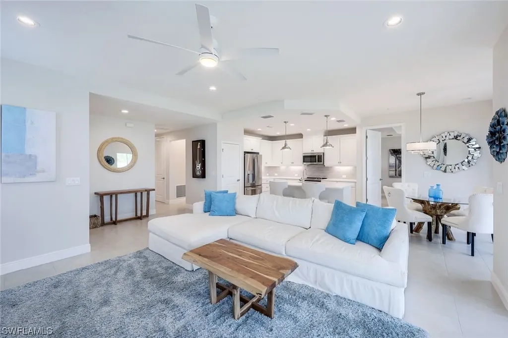 2561 Seychelles Drive Naples FL 34112