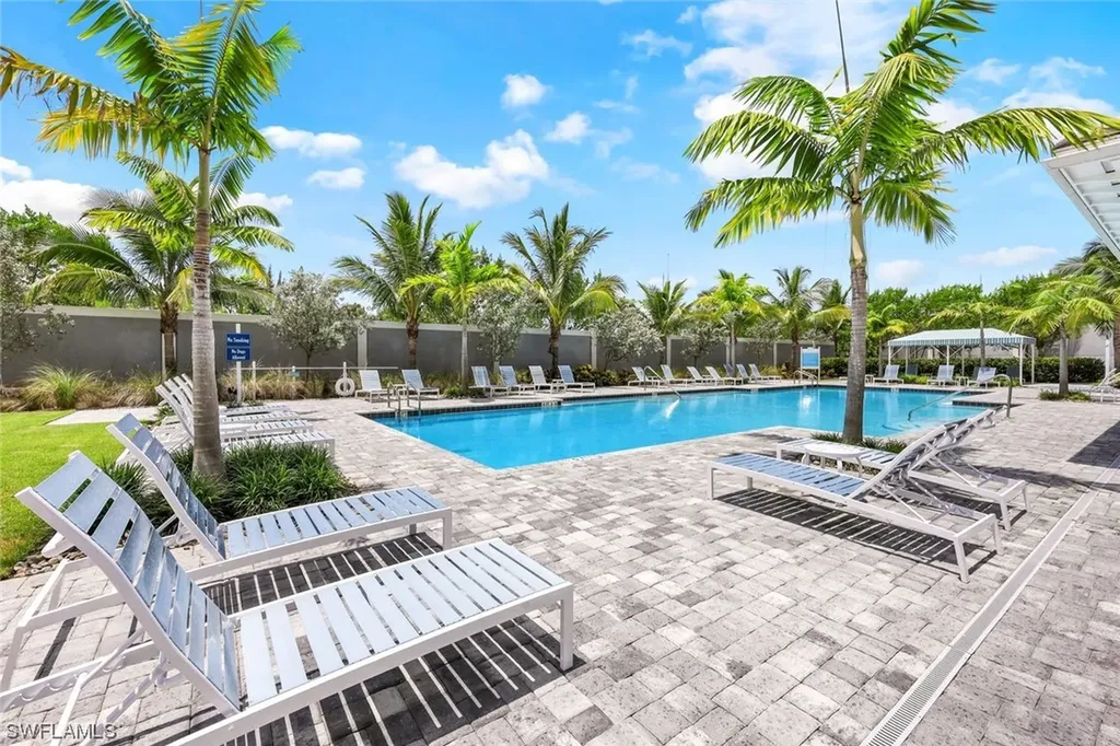 2561 Seychelles Drive Naples FL 34112