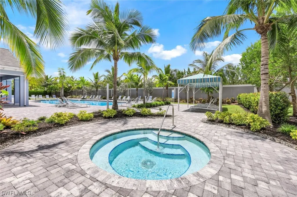 2561 Seychelles Drive Naples FL 34112