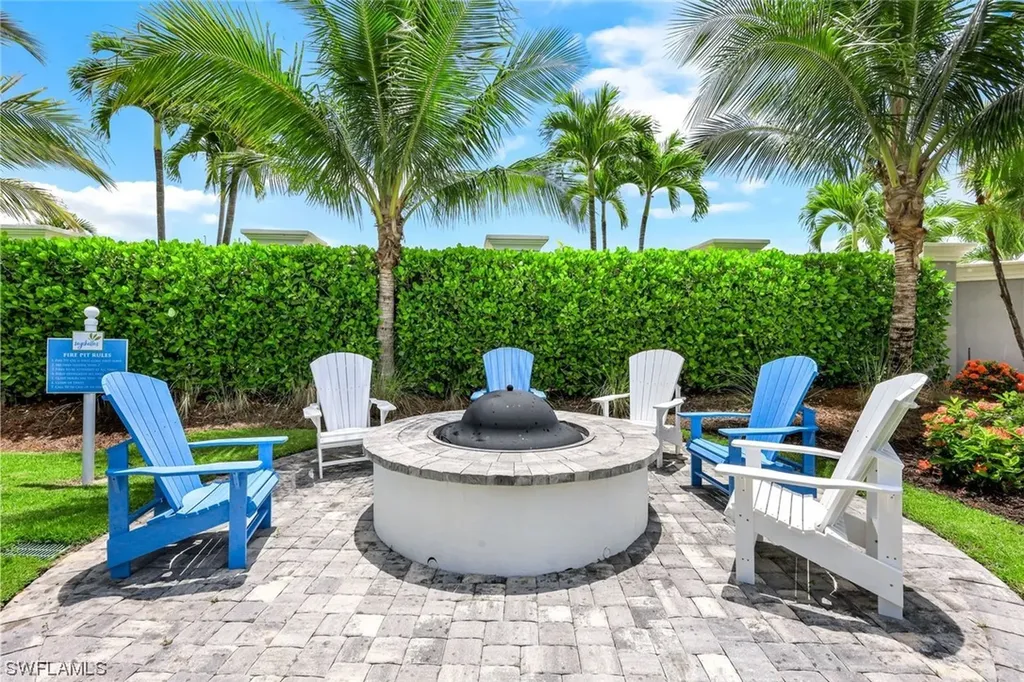 2561 Seychelles Drive Naples FL 34112