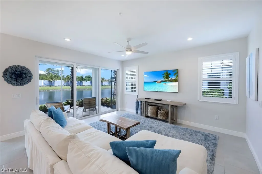 2561 Seychelles Drive Naples FL 34112