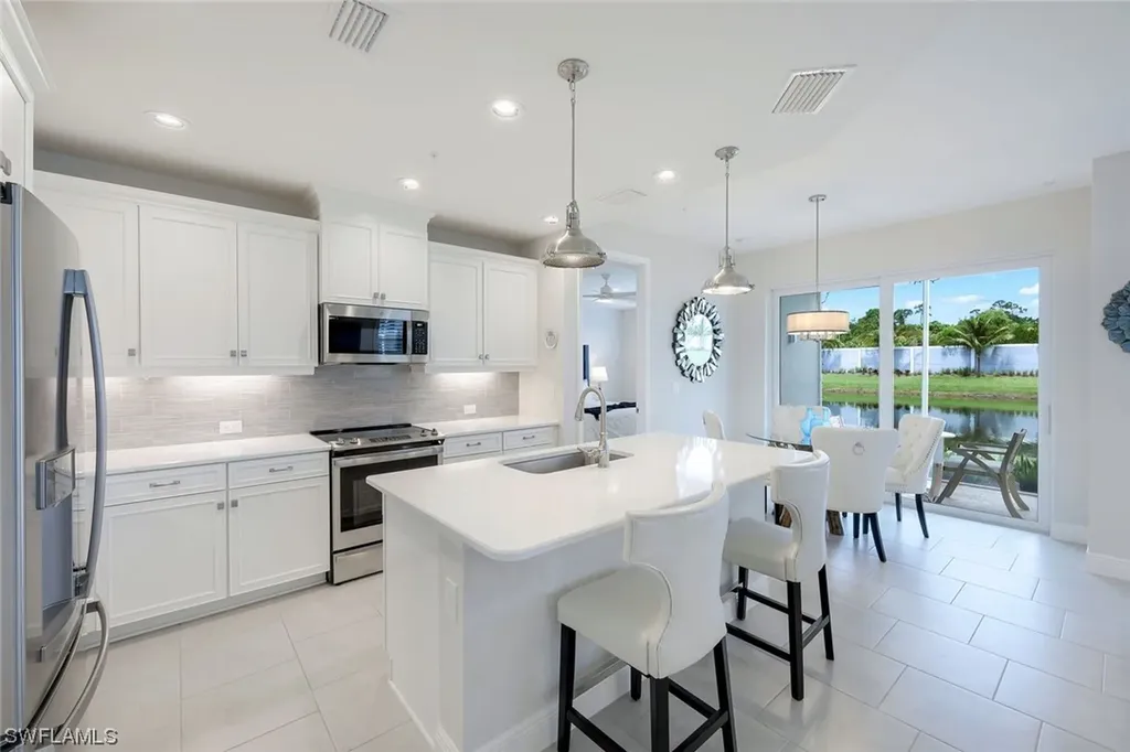 2561 Seychelles Drive Naples FL 34112