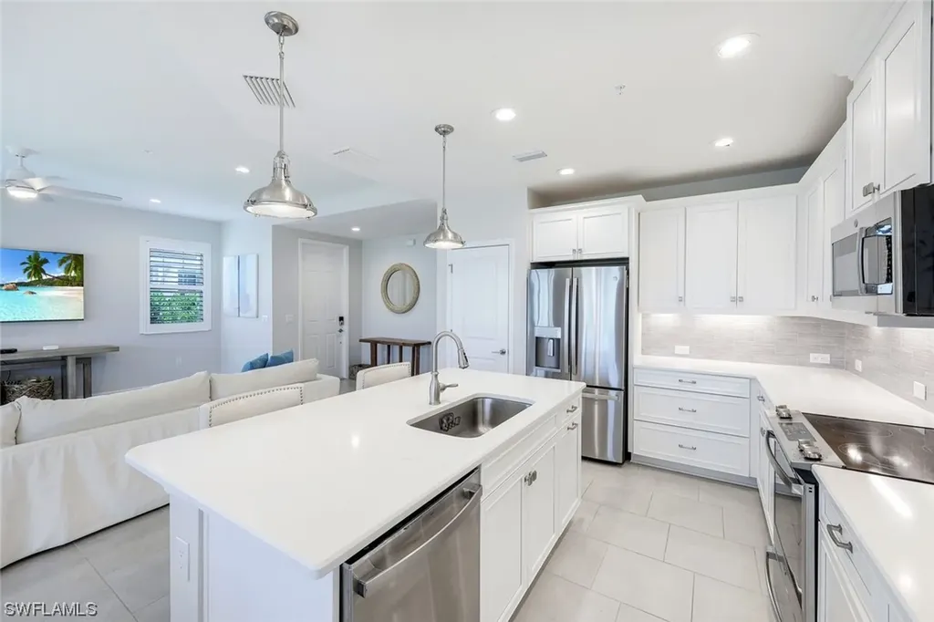 2561 Seychelles Drive Naples FL 34112