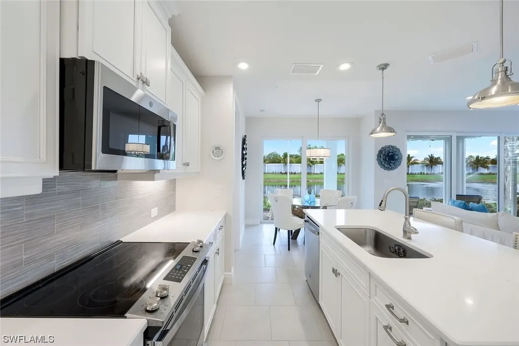 2561 Seychelles Drive Naples FL 34112