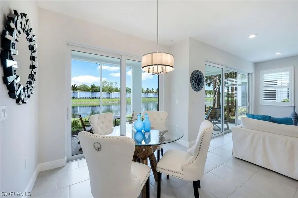2561 Seychelles Drive Naples FL 34112