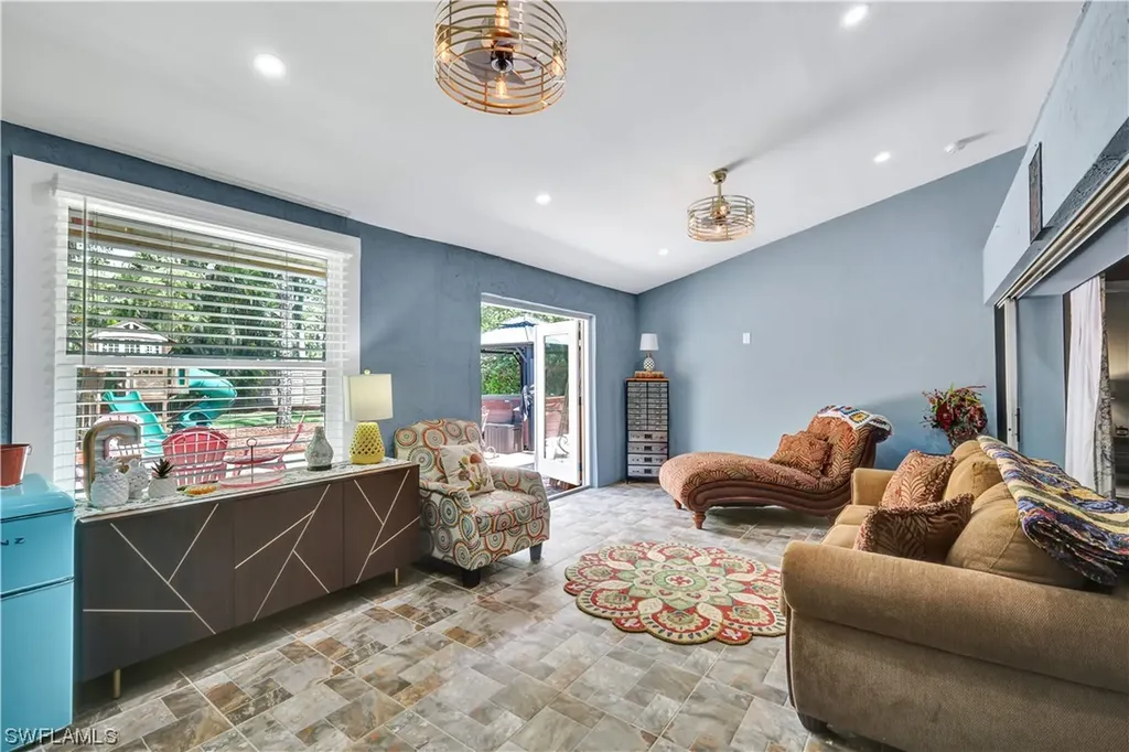 350 Henley Drive Naples FL 34104