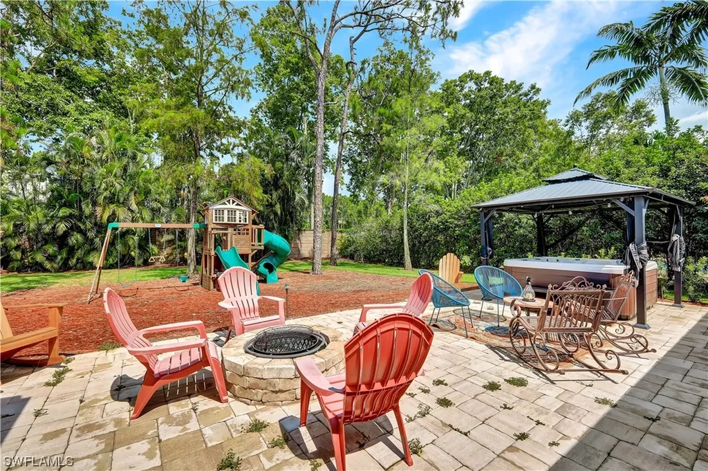 350 Henley Drive Naples FL 34104