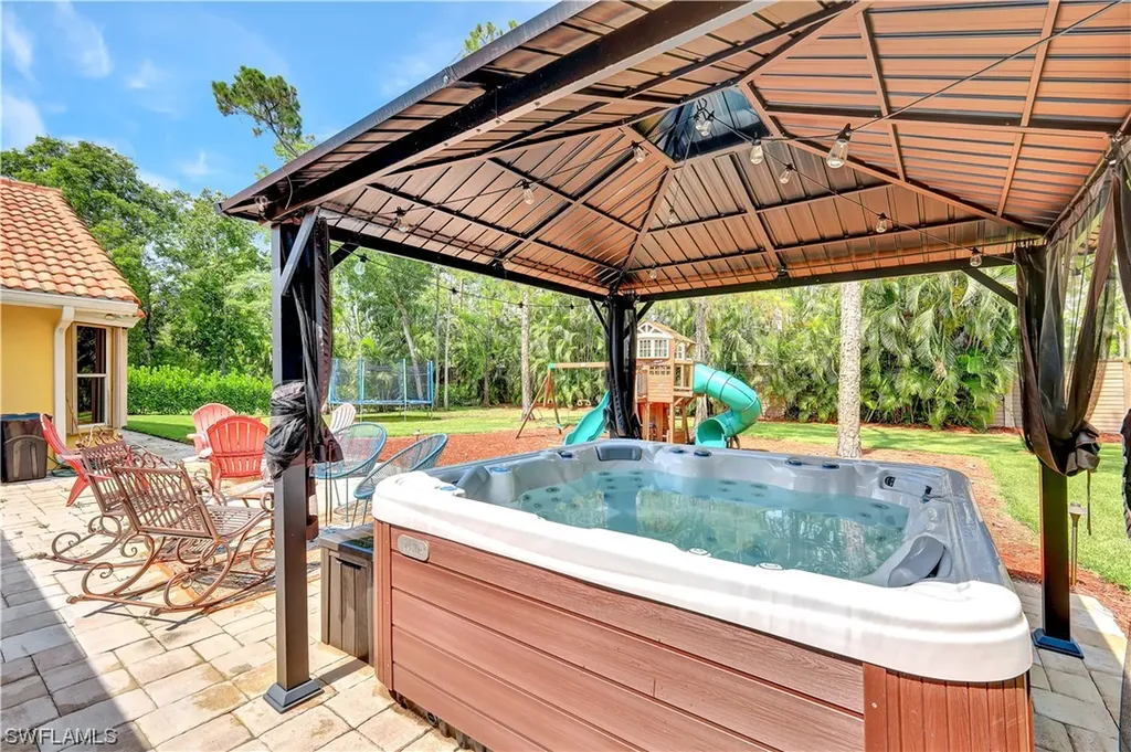 350 Henley Drive Naples FL 34104