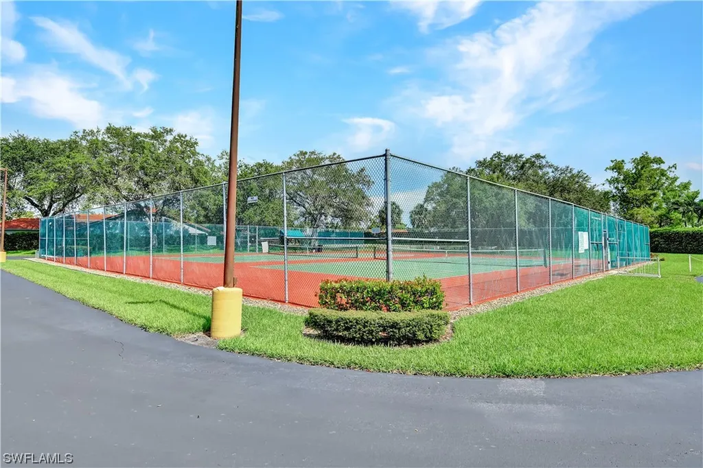 350 Henley Drive Naples FL 34104