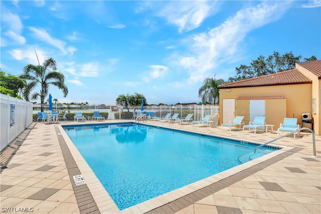 350 Henley Drive Naples FL 34104