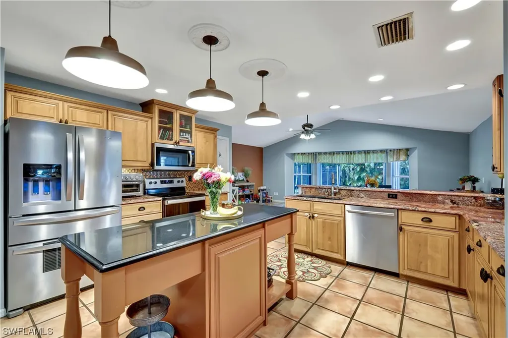 350 Henley Drive Naples FL 34104