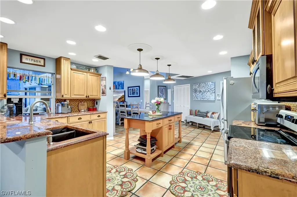350 Henley Drive Naples FL 34104