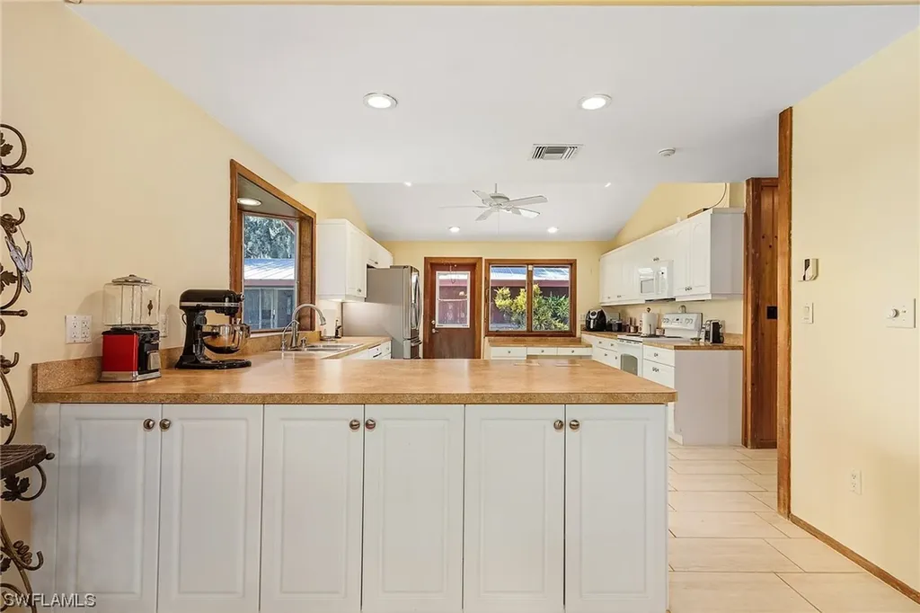 2221 Herzog Road Alva FL 33920
