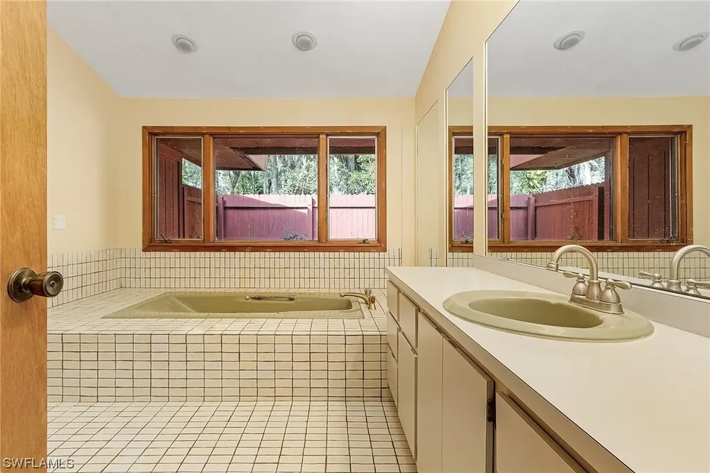 2221 Herzog Road Alva FL 33920